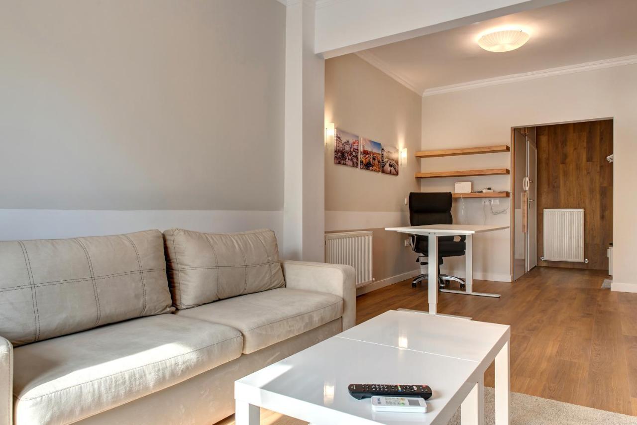 Modern Style Home Near The Train Station Солун Екстериор снимка