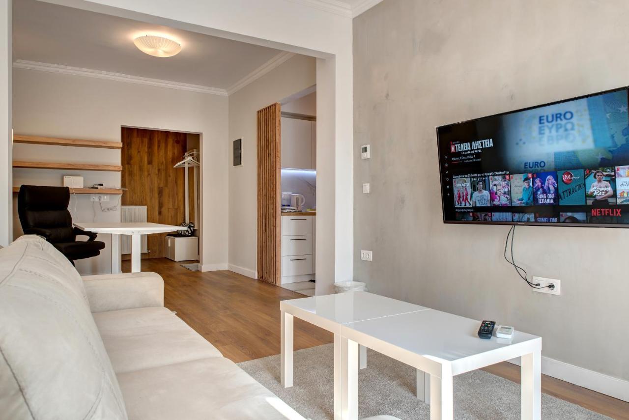 Modern Style Home Near The Train Station Солун Екстериор снимка